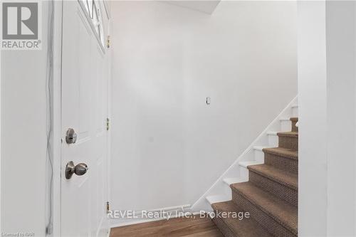 17 Sandown Street, St. Catharines (446 - Fairview), ON - Indoor Photo Showing Other Room