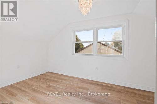 17 Sandown Street, St. Catharines (446 - Fairview), ON - Indoor Photo Showing Other Room