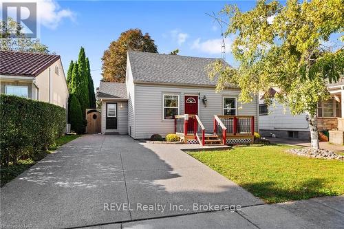 17 Sandown Street, St. Catharines (446 - Fairview), ON - Outdoor With Facade