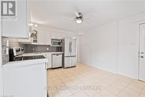 17 Sandown Street, St. Catharines (446 - Fairview), ON - Indoor Photo Showing Kitchen With Stainless Steel Kitchen