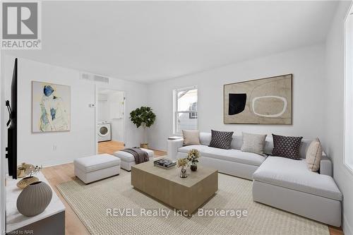 17 Sandown Street, St. Catharines (446 - Fairview), ON - Indoor Photo Showing Living Room