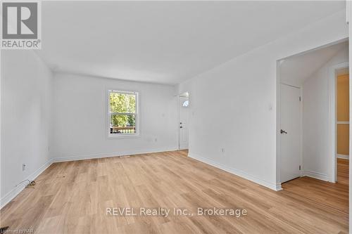 17 Sandown Street, St. Catharines (446 - Fairview), ON - Indoor Photo Showing Other Room