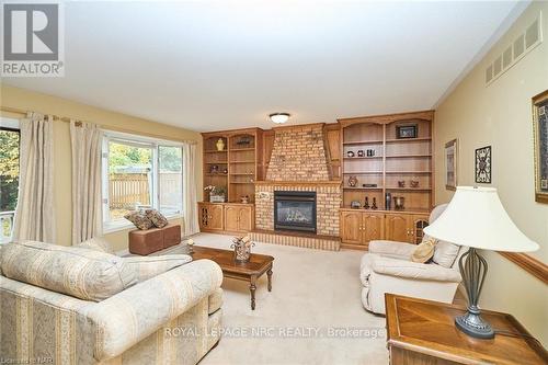 737 Canboro Road, Pelham (664 - Fenwick), ON - Indoor Photo Showing Living Room With Fireplace