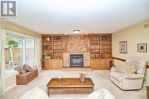 737 Canboro Road, Pelham (664 - Fenwick), ON - Indoor Photo Showing Living Room With Fireplace