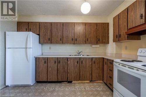 1203 - 301 Frances Avenue, Hamilton (Lakeshore), ON - Indoor Photo Showing Kitchen With Double Sink