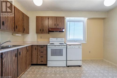 1203 - 301 Frances Avenue, Hamilton (Lakeshore), ON - Indoor Photo Showing Kitchen With Double Sink