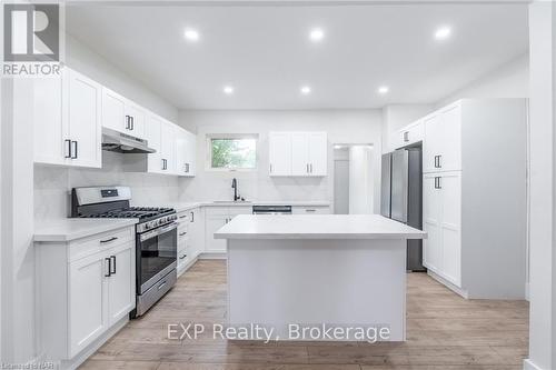 14 Ruth Street, Hamilton (Stripley), ON - Indoor Photo Showing Kitchen With Upgraded Kitchen