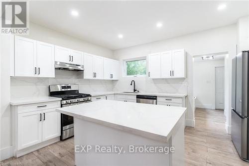 14 Ruth Street, Hamilton (Stripley), ON - Indoor Photo Showing Kitchen With Upgraded Kitchen