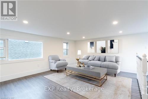 14 Ruth Street, Hamilton (Stripley), ON - Indoor Photo Showing Living Room