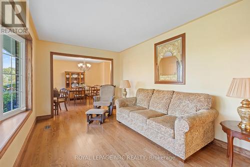 8350 Young Street, West Lincoln (056 - West Lincoln), ON - Indoor Photo Showing Living Room