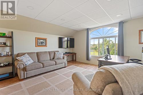 8350 Young Street, West Lincoln (056 - West Lincoln), ON - Indoor Photo Showing Living Room