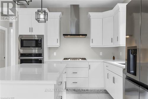 315 Old Course Trail, Welland (766 - Hwy 406/Welland), ON - Indoor Photo Showing Kitchen