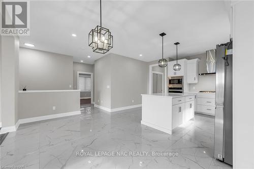 315 Old Course Trail, Welland (766 - Hwy 406/Welland), ON - Indoor Photo Showing Kitchen