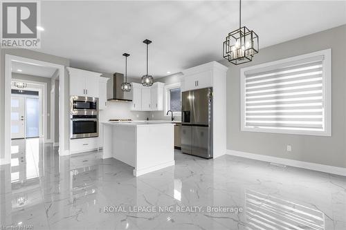 315 Old Course Trail, Welland (766 - Hwy 406/Welland), ON - Indoor Photo Showing Kitchen