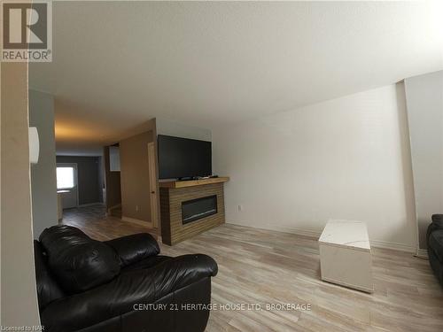 7 - 7768 Ascot Circle, Niagara Falls (213 - Ascot), ON - Indoor Photo Showing Living Room With Fireplace