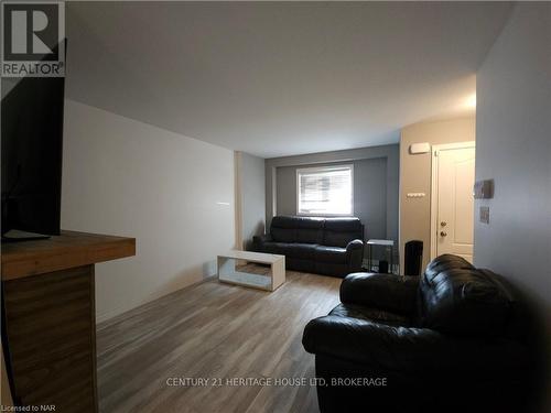 7 - 7768 Ascot Circle, Niagara Falls (213 - Ascot), ON - Indoor Photo Showing Living Room