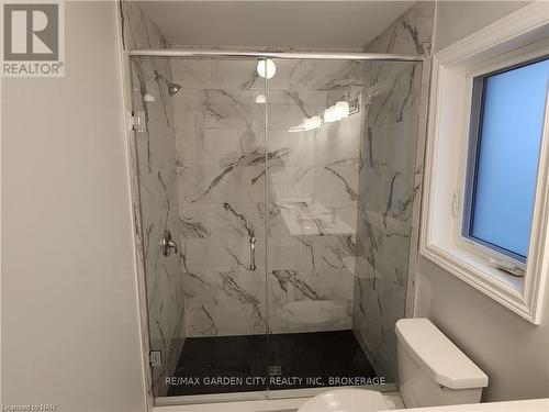 203 Park Street, Fort Erie (335 - Ridgeway), ON - Indoor Photo Showing Bathroom