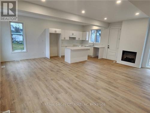 203 Park Street, Fort Erie (335 - Ridgeway), ON - Indoor Photo Showing Kitchen With Fireplace