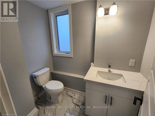 203 Park Street, Fort Erie (335 - Ridgeway), ON - Indoor Photo Showing Bathroom