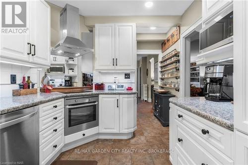 8 Ridgewood Road, St. Catharines (457 - Old Glenridge), ON - Indoor Photo Showing Kitchen