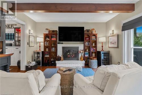 8 Ridgewood Road, St. Catharines (457 - Old Glenridge), ON - Indoor With Fireplace