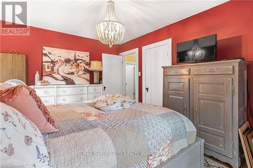 8 Ridgewood Road, St. Catharines (457 - Old Glenridge), ON - Indoor Photo Showing Bedroom