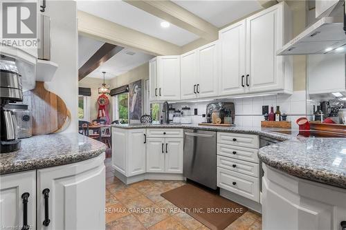 8 Ridgewood Road, St. Catharines (457 - Old Glenridge), ON - Indoor Photo Showing Kitchen