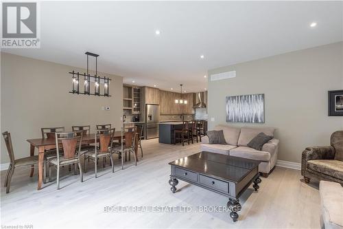 681 Warner Road, Niagara-On-The-Lake (105 - St. Davids), ON - Indoor Photo Showing Living Room