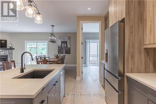 681 Warner Road, Niagara-On-The-Lake (105 - St. Davids), ON - Indoor Photo Showing Kitchen With Double Sink