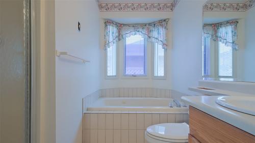 838 Springwood Court, Kelowna, BC - Indoor Photo Showing Bathroom