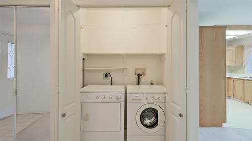 838 Springwood Court, Kelowna, BC - Indoor Photo Showing Laundry Room