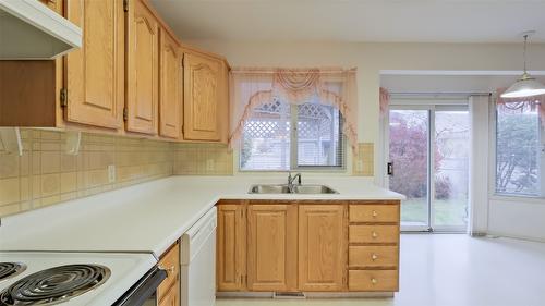 838 Springwood Court, Kelowna, BC - Indoor Photo Showing Kitchen With Double Sink