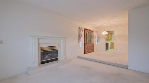 838 Springwood Court, Kelowna, BC - Indoor Photo Showing Living Room With Fireplace