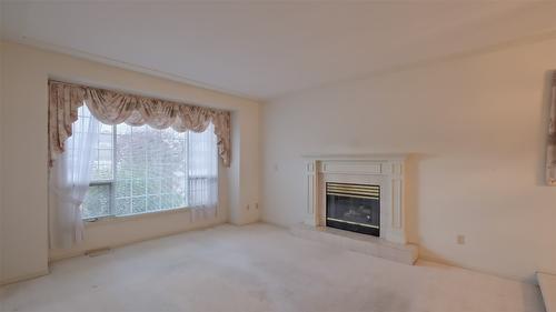 838 Springwood Court, Kelowna, BC - Indoor Photo Showing Living Room With Fireplace