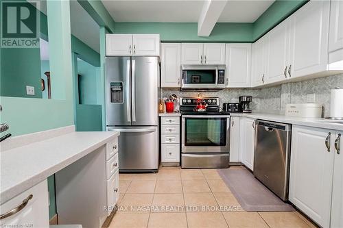 1 - 174 Martindale Road, St. Catharines (453 - Grapeview), ON - Indoor Photo Showing Kitchen