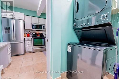 1 - 174 Martindale Road, St. Catharines (453 - Grapeview), ON - Indoor Photo Showing Kitchen