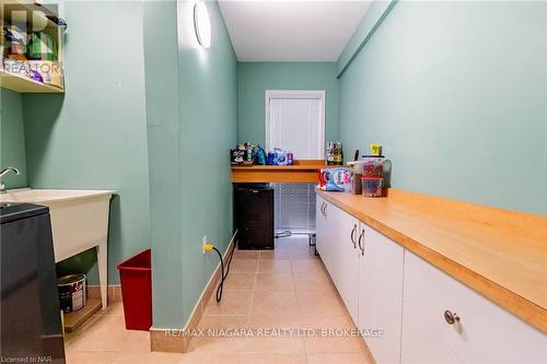 1 - 174 Martindale Road, St. Catharines (453 - Grapeview), ON - Indoor Photo Showing Laundry Room