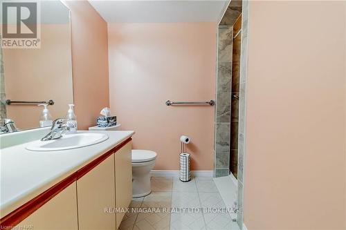 1 - 174 Martindale Road, St. Catharines (453 - Grapeview), ON - Indoor Photo Showing Bathroom