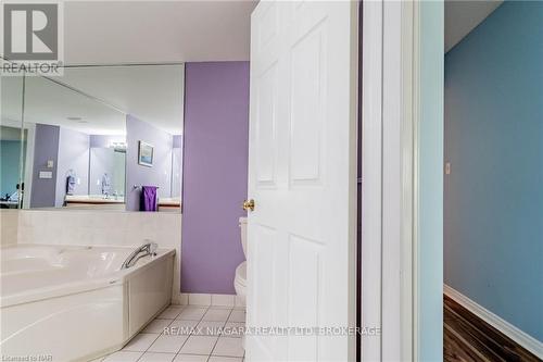 1 - 174 Martindale Road, St. Catharines (453 - Grapeview), ON - Indoor Photo Showing Bathroom