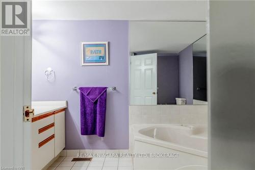 1 - 174 Martindale Road, St. Catharines (453 - Grapeview), ON - Indoor Photo Showing Bathroom