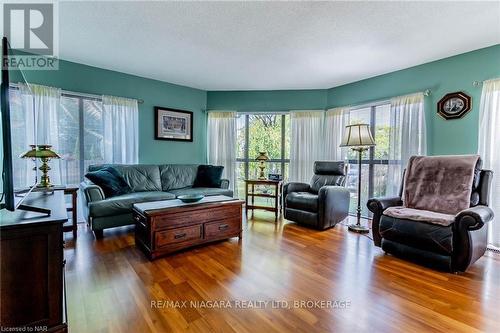 1 - 174 Martindale Road, St. Catharines (453 - Grapeview), ON - Indoor Photo Showing Living Room