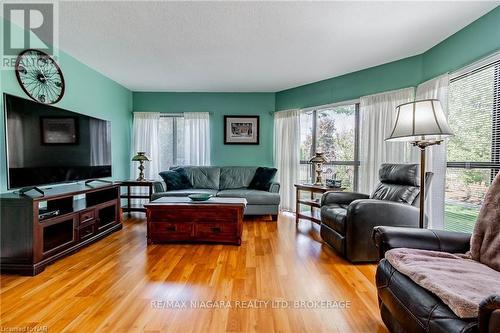 1 - 174 Martindale Road, St. Catharines (453 - Grapeview), ON - Indoor Photo Showing Living Room