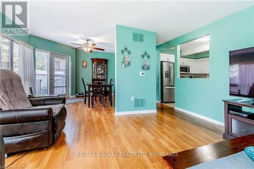 1 - 174 Martindale Road, St. Catharines (453 - Grapeview), ON - Indoor Photo Showing Living Room