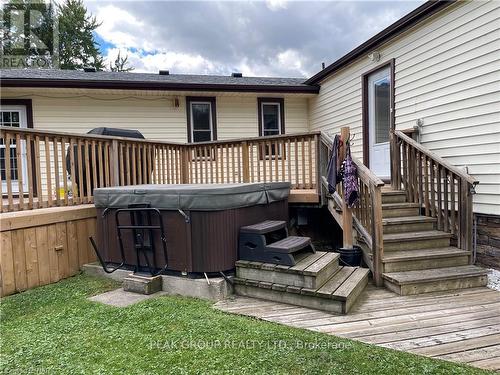 4456 Lyons Creek Road, Niagara Falls (224 - Lyons Creek), ON - Outdoor With Deck Patio Veranda With Exterior