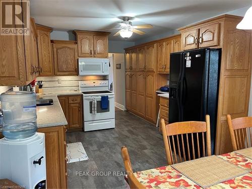 4456 Lyons Creek Road, Niagara Falls (224 - Lyons Creek), ON - Indoor Photo Showing Kitchen