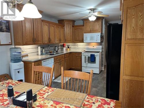 4456 Lyons Creek Road, Niagara Falls (224 - Lyons Creek), ON - Indoor Photo Showing Kitchen