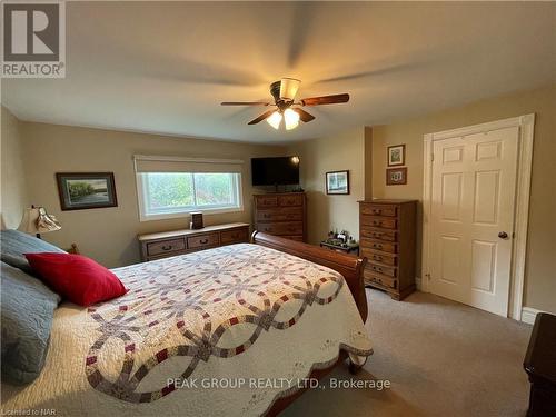 4456 Lyons Creek Road, Niagara Falls (224 - Lyons Creek), ON - Indoor Photo Showing Bedroom