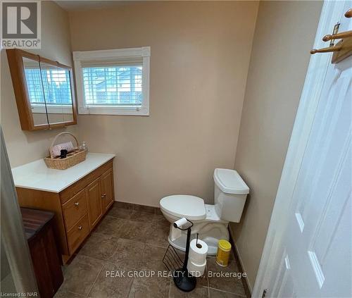 4456 Lyons Creek Road, Niagara Falls (224 - Lyons Creek), ON - Indoor Photo Showing Bathroom