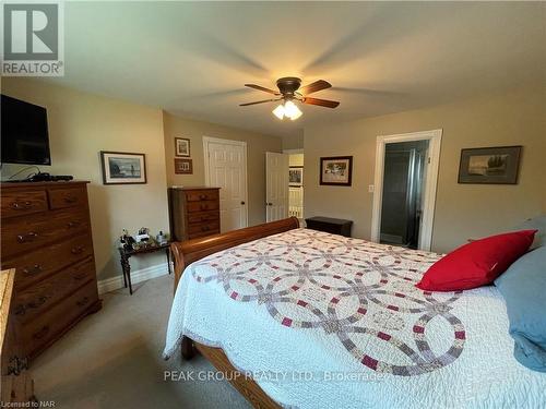 4456 Lyons Creek Road, Niagara Falls (224 - Lyons Creek), ON - Indoor Photo Showing Bedroom