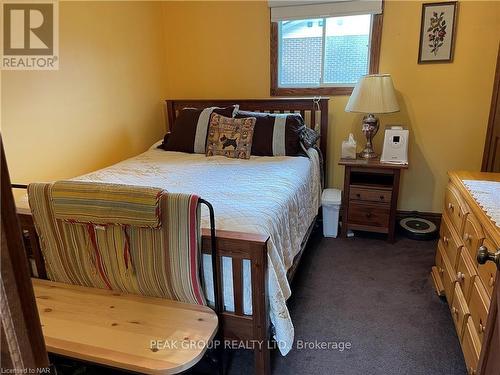 4456 Lyons Creek Road, Niagara Falls (224 - Lyons Creek), ON - Indoor Photo Showing Bedroom